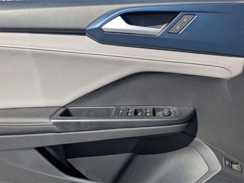 Used 2024 Volkswagen Taos SE image 14