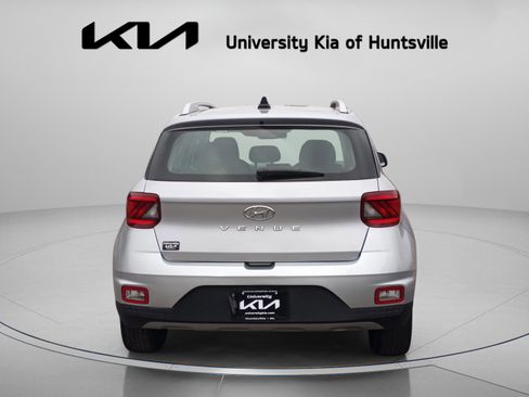 Used 2022 Hyundai Venue SEL w/ Cargo Package image 7
