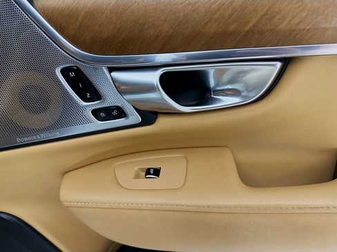 Used 2018 Volvo S90 T6 Inscription w/ Luxury Package image 31