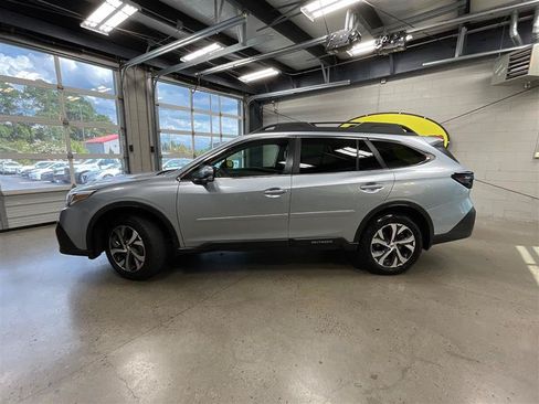 Used 2021 Subaru Outback Limited XT w/ Popular Package #2 AWD/4WD image 2