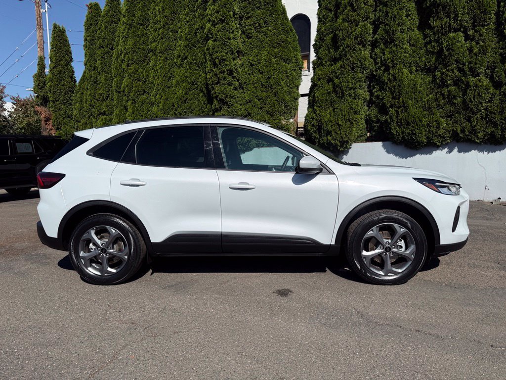 Used 2025 Ford Escape ST-Line Select AWD/4WD image 9