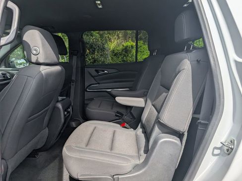 Used 2025 Chevrolet Traverse LT FWD image 23