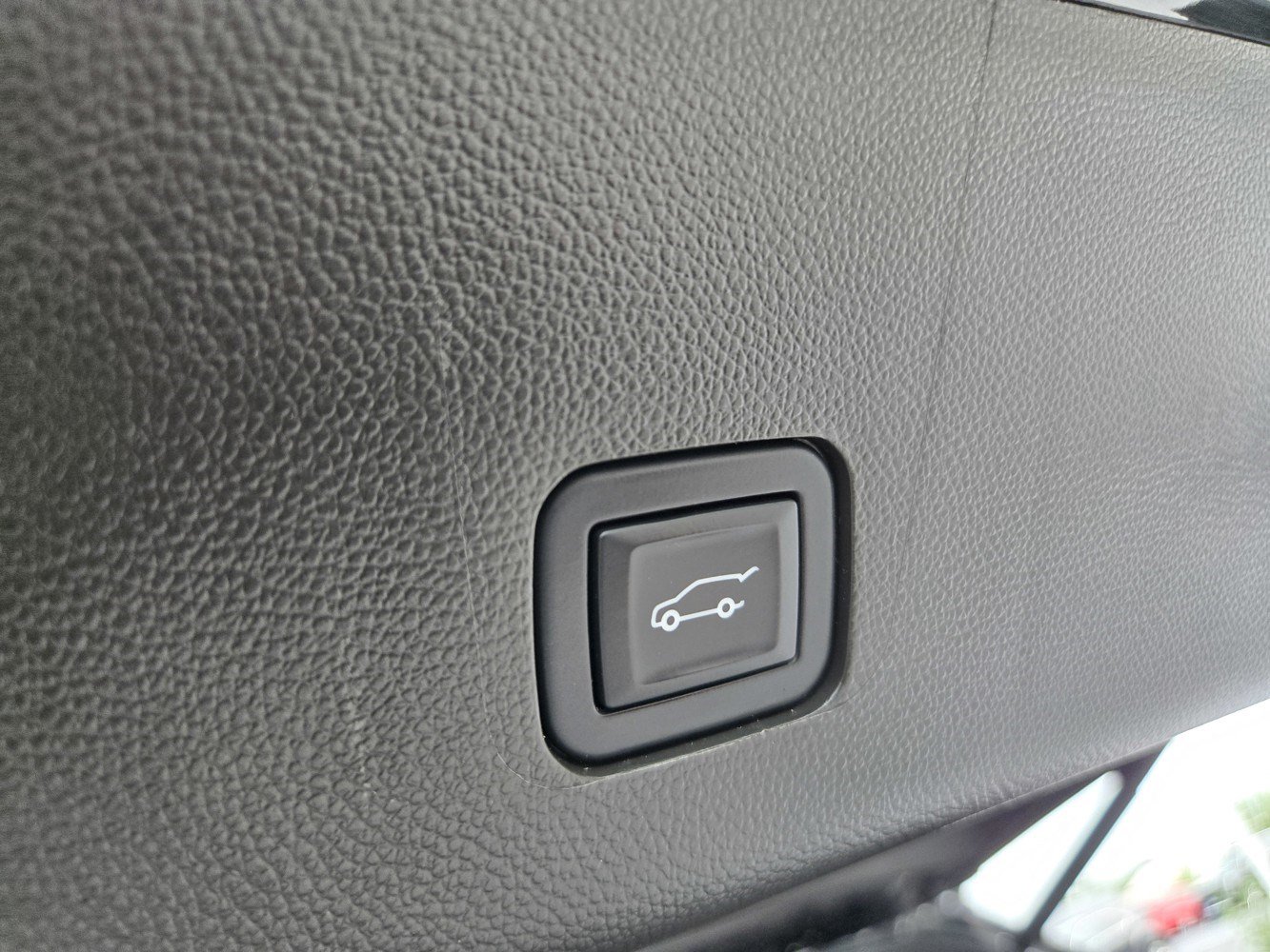 Used 2023 Chevrolet Traverse Premier AWD/4WD image 35