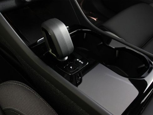 Certified 2023 Volvo C40 Recharge Core image 15