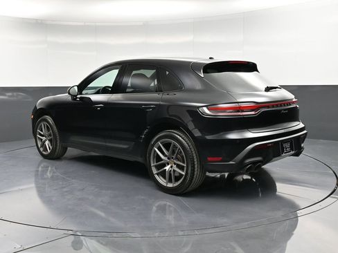 Certified 2023 Porsche Macan Turbo image 3