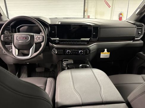 New 2026 GMC Sierra 1500 SLT image 29