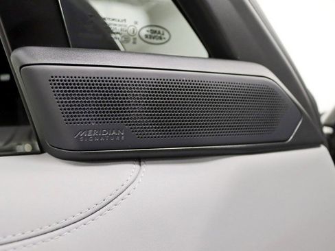 Used 2025 Land Rover Range Rover SV image 40