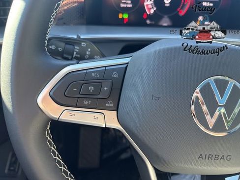 New 2025 Volkswagen Tiguan SE image 16