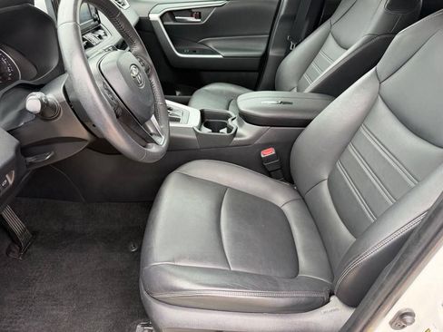 Used 2021 Toyota RAV4 XLE Premium FWD image 9