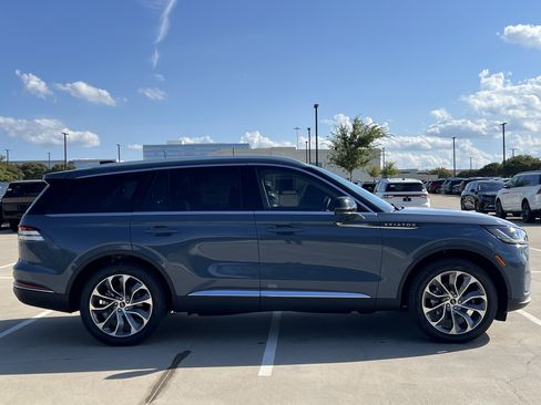 New 2025 Lincoln Aviator Reserve w/ Luxury Package image 10