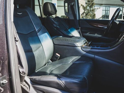Used 2015 Cadillac Escalade Luxury image 27