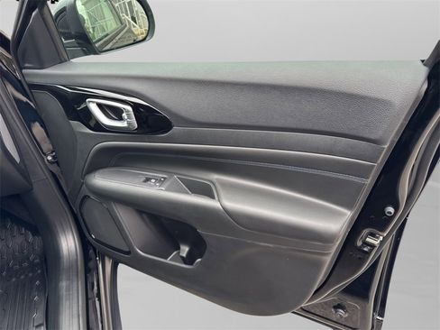 New 2026 Jeep Compass Latitude image 35