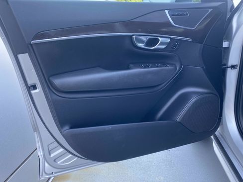 Used 2018 Volvo XC90 T6 Momentum w/ Momentum Plus Package AWD/4WD image 16