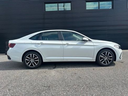 New 2025 Volkswagen Jetta SE image 8