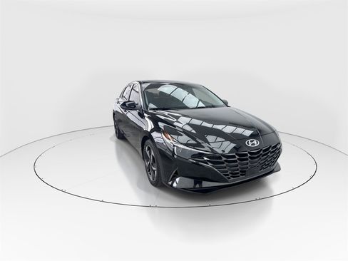 Used 2023 Hyundai Elantra Limited image 2