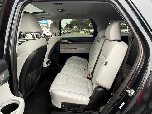 Used 2024 Hyundai Palisade SEL FWD image 12