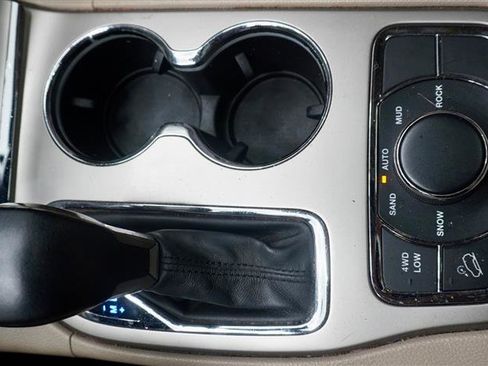 Used 2016 Jeep Grand Cherokee Limited w/ Luxury Group II image 22