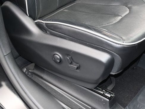 Used 2023 Chrysler Pacifica Limited w/ S Appearance Package image 46