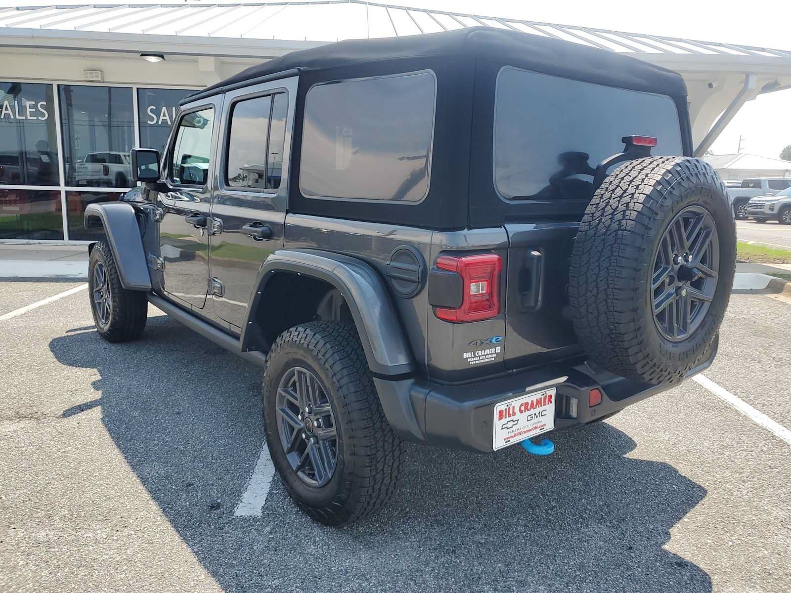 Used 2023 Jeep Wrangler Unlimited Rubicon 4xe AWD/4WD image 3