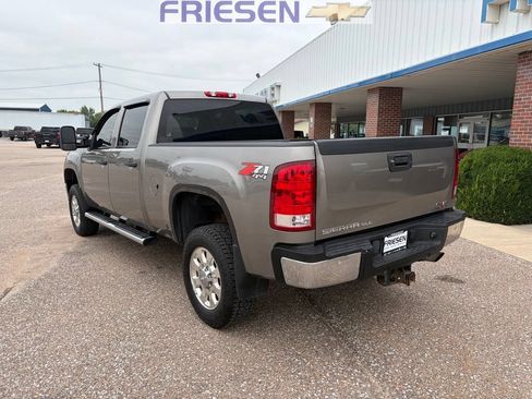 Used 2014 GMC Sierra 2500 SLE w/ SLE Preferred Package AWD/4WD image 3