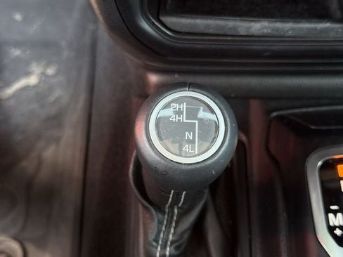 Used 2020 Jeep Gladiator Overland AWD/4WD image 21