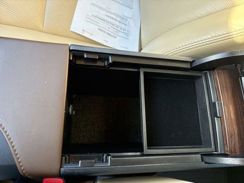 Used 2013 Toyota Avalon Limited image 25