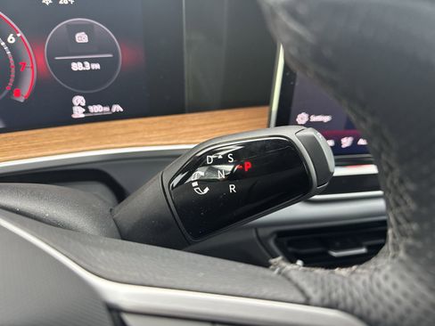 Certified 2025 Volkswagen Tiguan SEL R-Line image 16