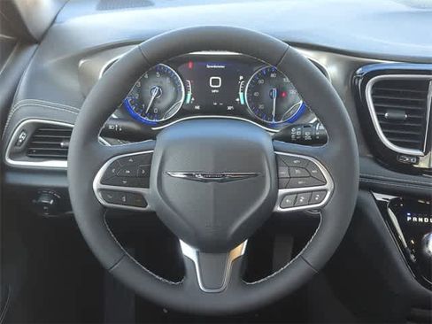 New 2026 Chrysler Pacifica Select image 23