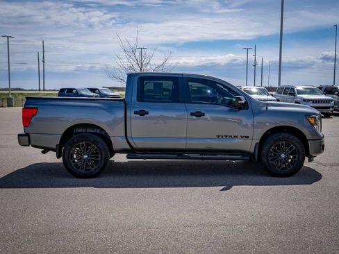 Used 2019 Nissan Titan SL w/ Midnight Edition AWD/4WD image 5