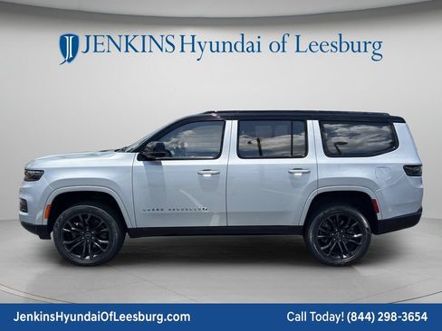 Used 2023 Jeep Grand Wagoneer Series III w/ Rear Seat Video Group 1 AWD/4WD image 9