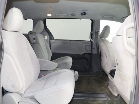 Used 2016 Toyota Sienna LE image 11