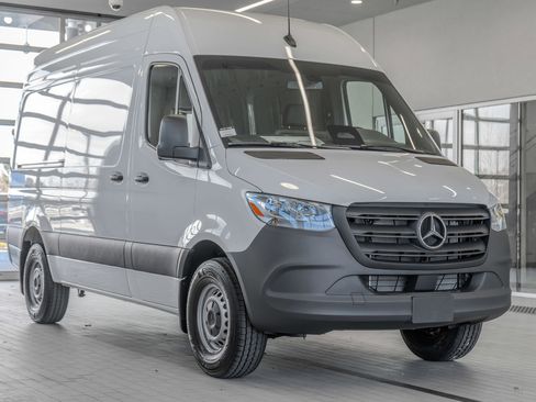Used 2025 Mercedes-Benz Sprinter 2500 image 20