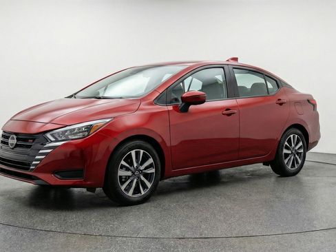 Used 2025 Nissan Versa SV image 3