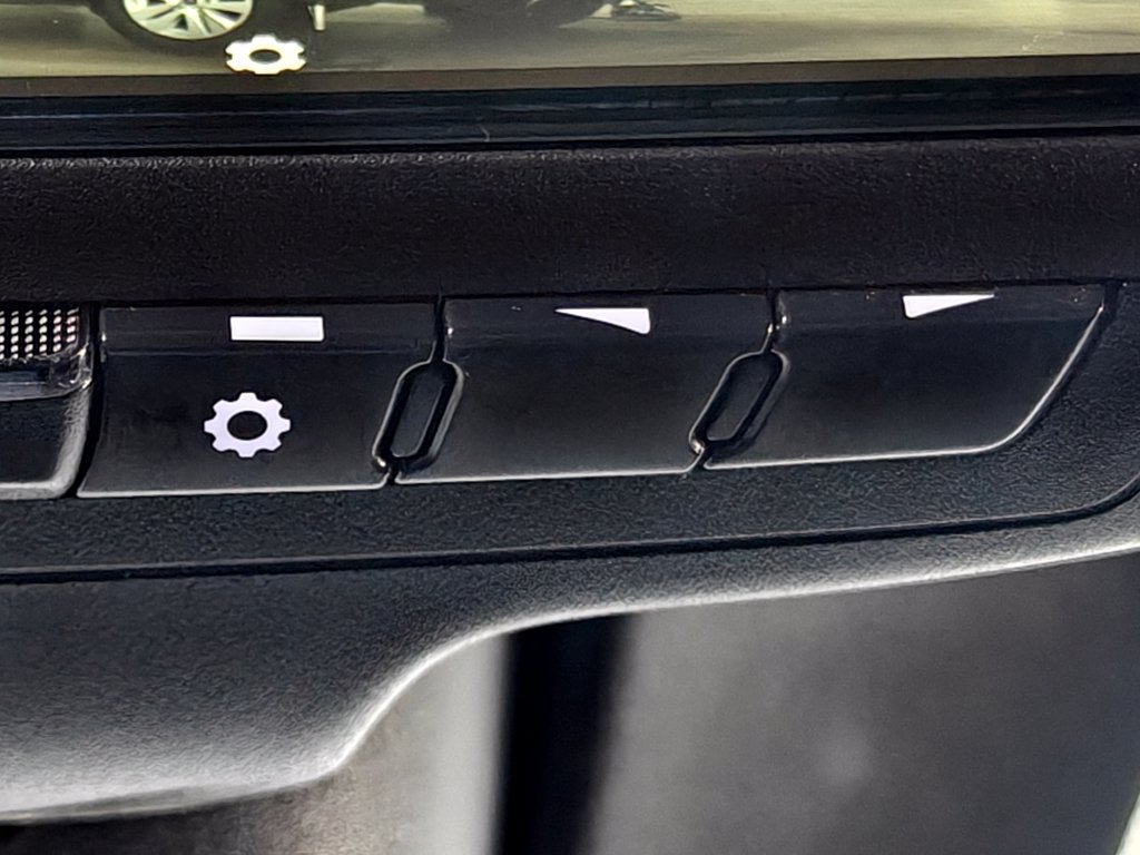 Used 2021 RAM 1500 Laramie AWD/4WD image 16