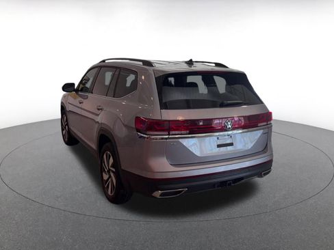 Used 2025 Volkswagen Atlas SE image 11
