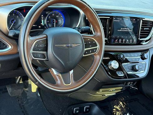 Used 2019 Chrysler Pacifica Limited w/ Tire & Wheel Group image 7