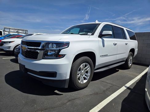 Used 2019 Chevrolet Suburban LT image 2