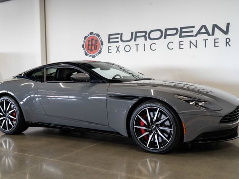 Used 2018 Aston Martin DB11 V12 RWD image 38