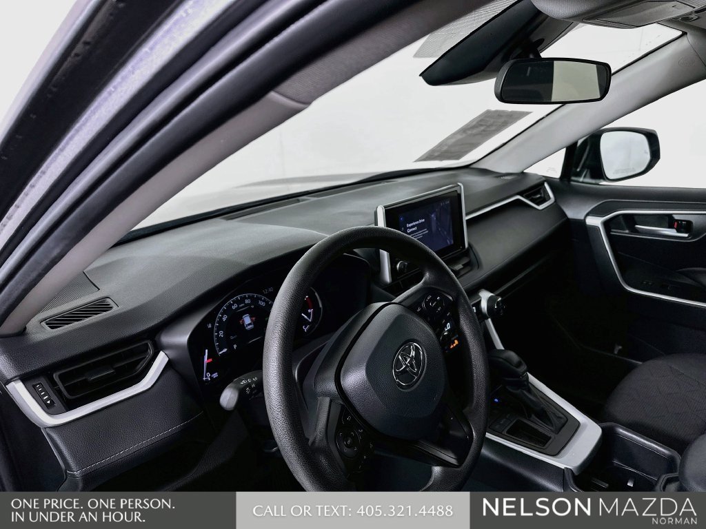 Used 2025 Toyota RAV4 XLE FWD image 10