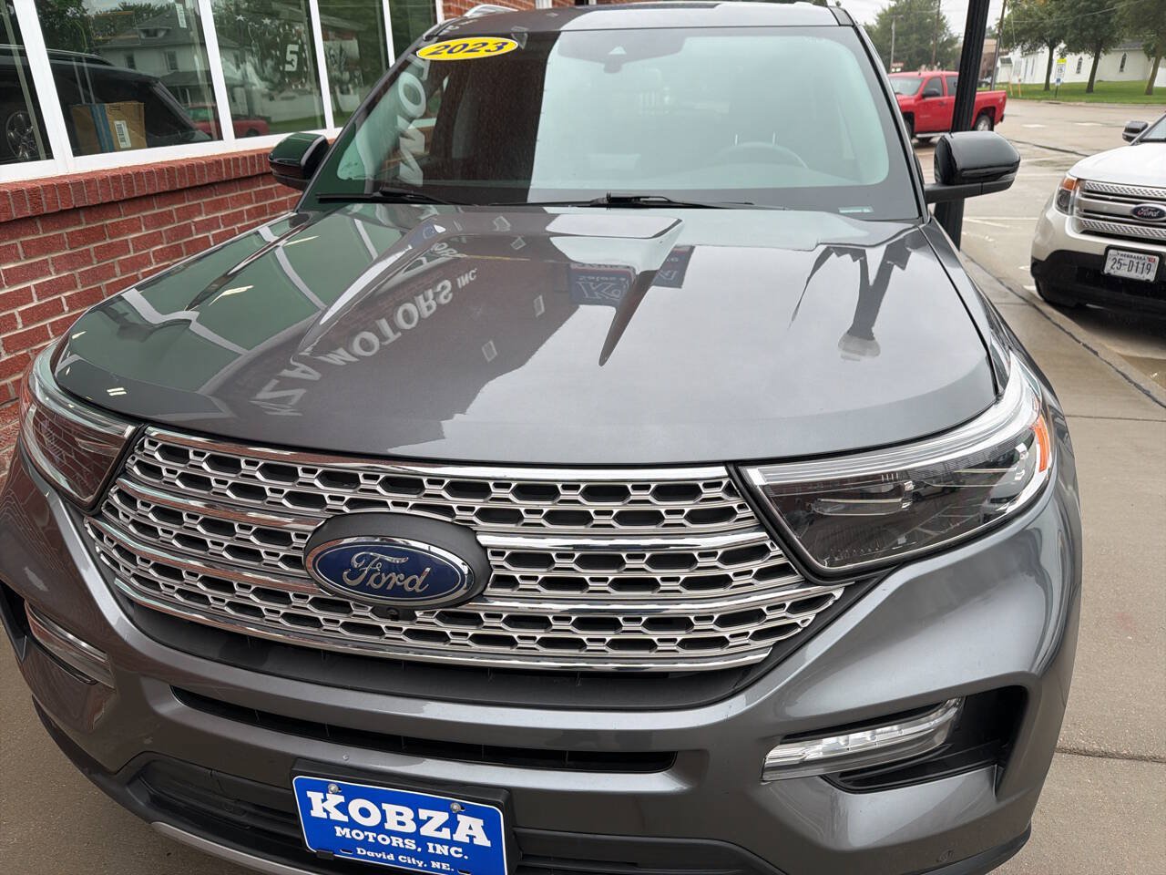 Used 2023 Ford Explorer Limited w/ Limited Technology Package AWD/4WD image 5