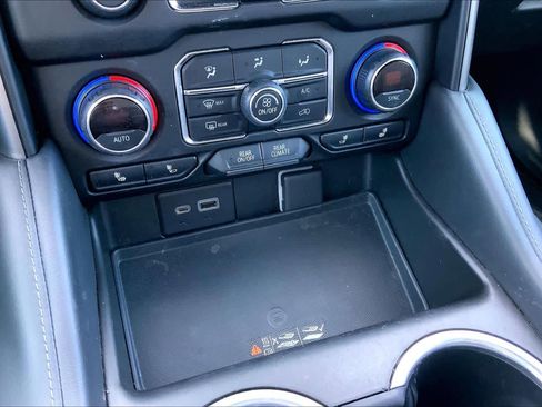 Used 2021 Chevrolet Tahoe Z71 w/ Z71 Signature Package image 27