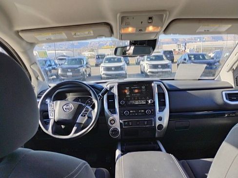 Used 2021 Nissan Titan SV w/ SV Convenience Package image 11