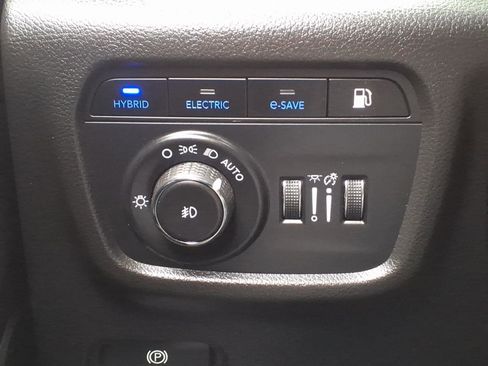 Certified 2023 Jeep Grand Cherokee 4WD 4xe w/ Luxury Tech Group II image 22