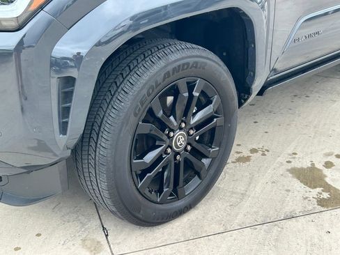 Used 2025 Toyota 4Runner Platinum AWD/4WD image 9