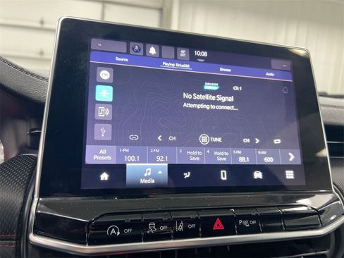 Used 2023 Jeep Compass Trailhawk image 13