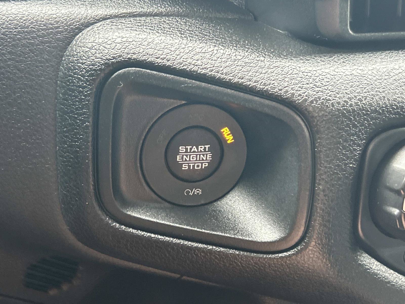 Used 2025 Jeep Gladiator Sport AWD/4WD image 37