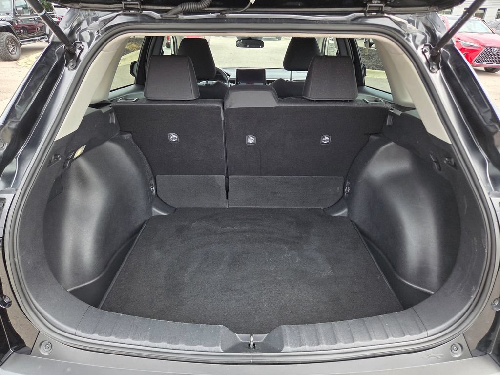 Used 2025 Toyota Corolla Cross LE FWD image 29
