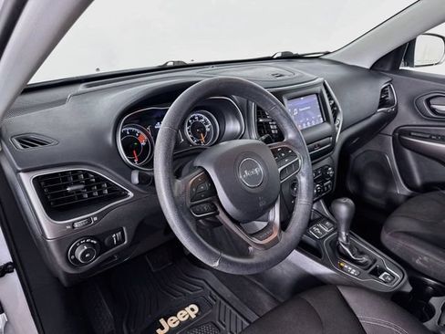 Used 2019 Jeep Cherokee Latitude w/ Popular Appearance Group FWD image 13