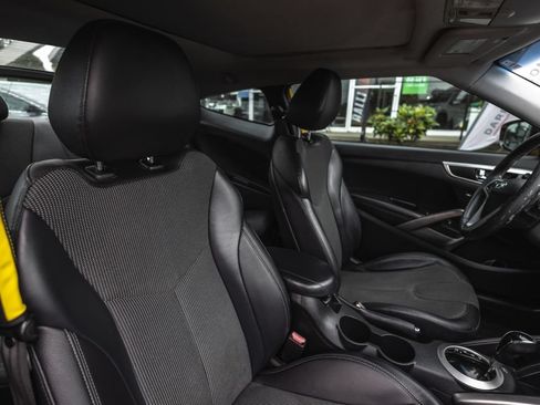 Used 2012 Hyundai Veloster w/ Style Pkg FWD image 23