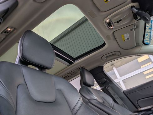 Used 2019 Volvo XC60 T5 Momentum w/ Premium Package image 22